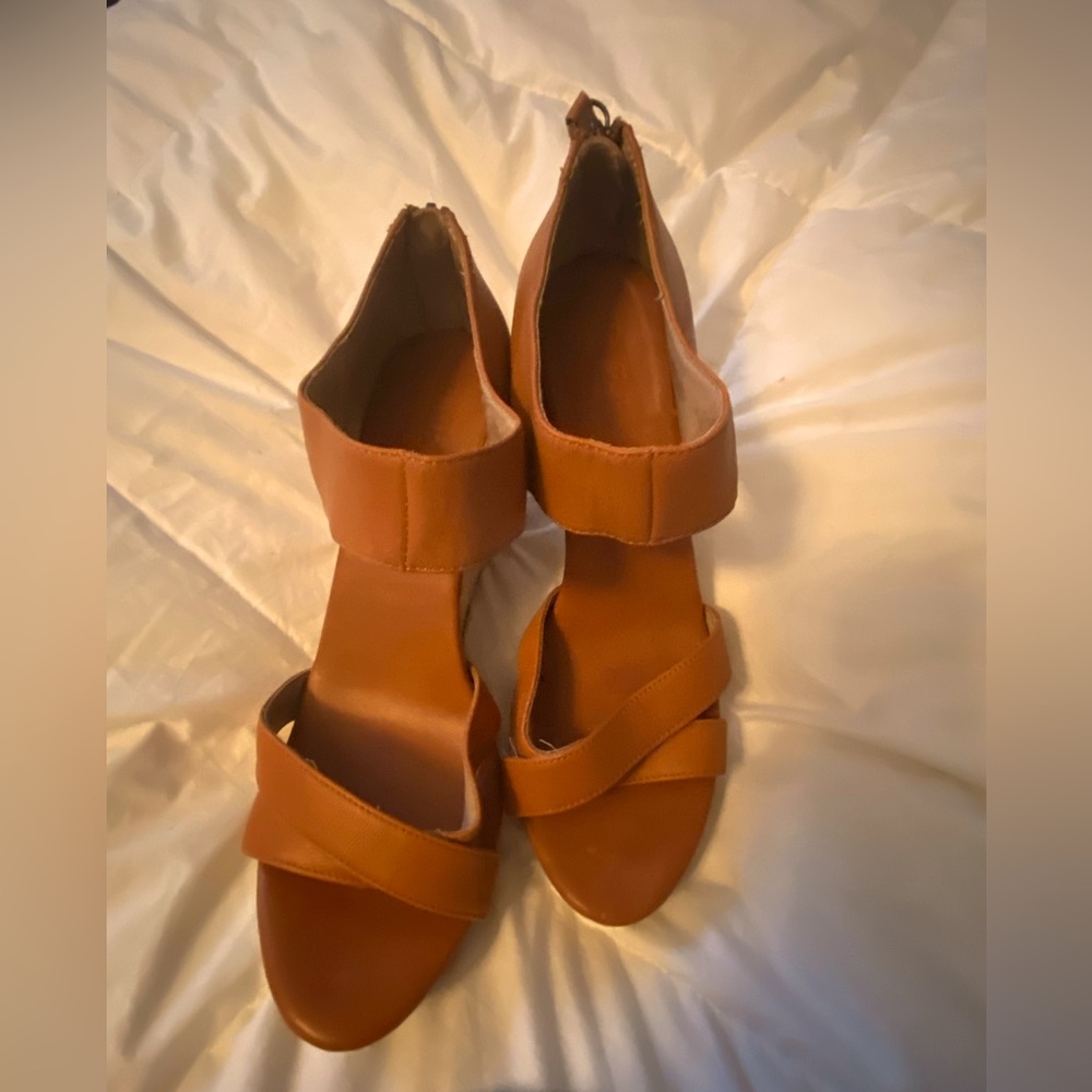 Fiel wooden platform sandal with zipped back. Very stunning shoes
